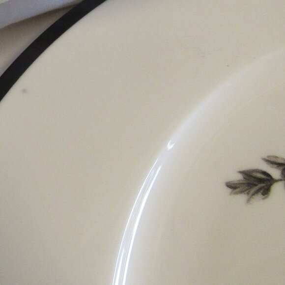 Ciroa Wicked Floral Skull 11" Dinner Plate, Black and White, Vintage, J487 - Picture 4 of 5